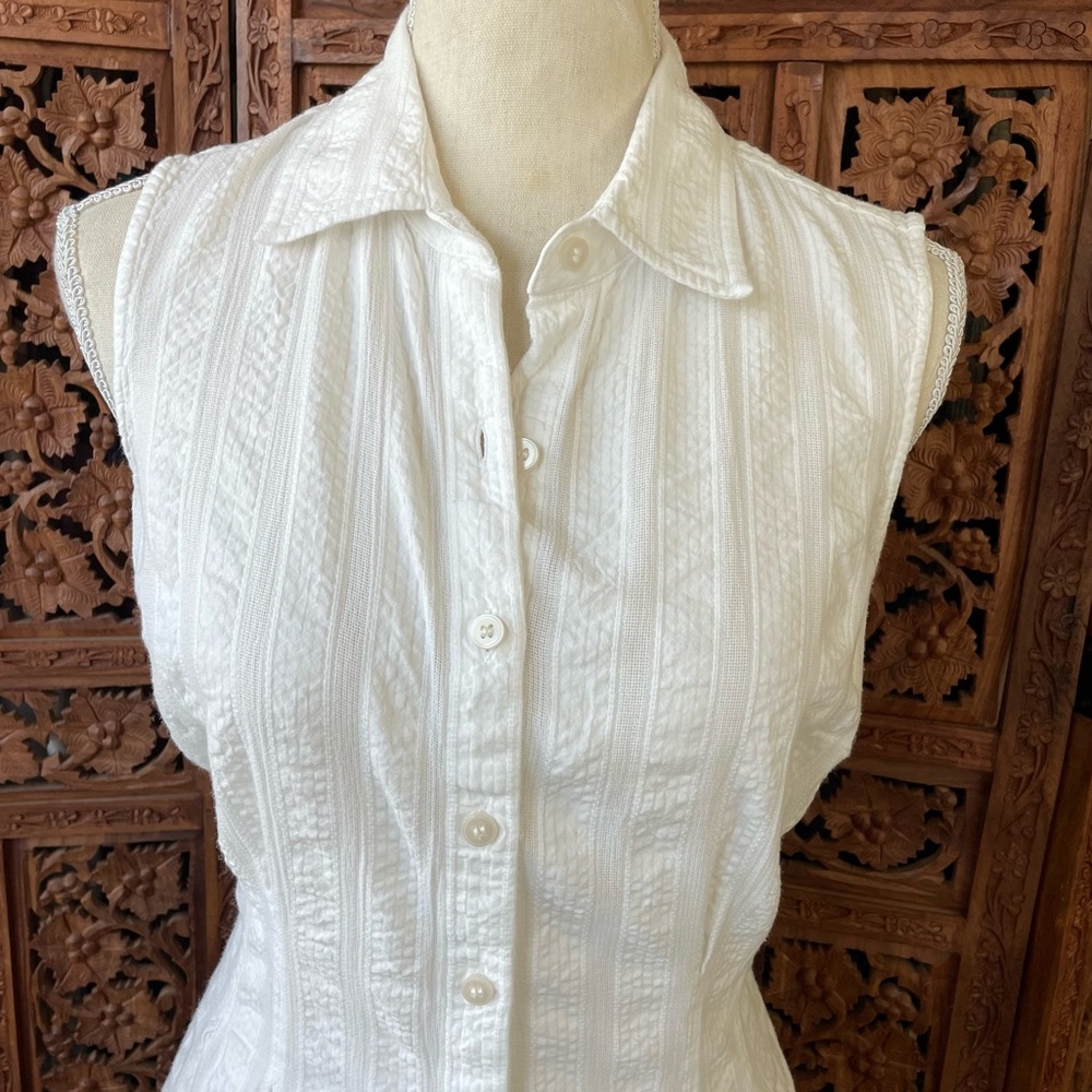 White Sleeveless Cotton Textured Stripe Button-Front Blouse - Picture 3 of 11
